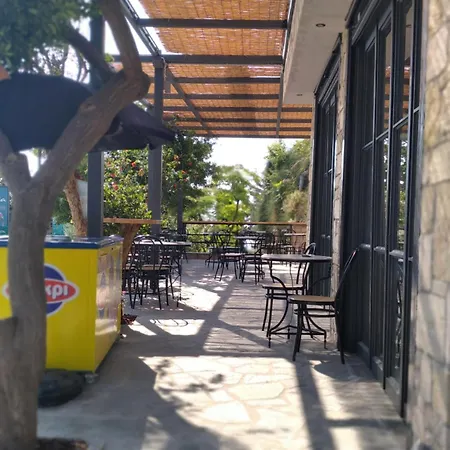 Arellis Aparthotel Áfitos