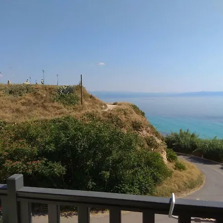 Arellis Aparthotel Áfitos