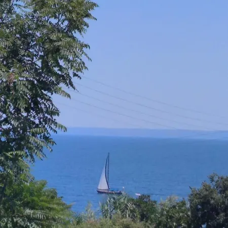 Arellis Studios Апарт-отель