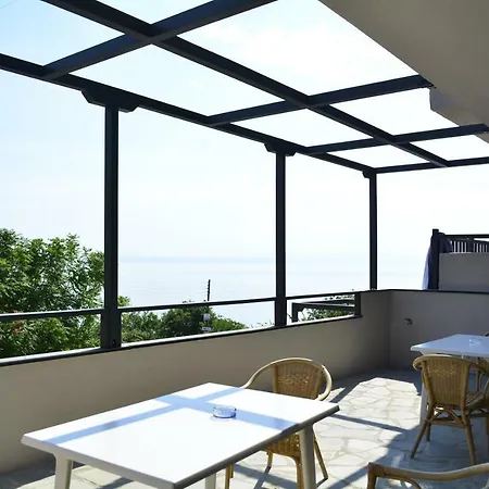 Arellis Studios Апарт-отель